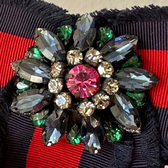 Gucci Bow Brooch in Red and Blue new in box - Picture 4 of 10